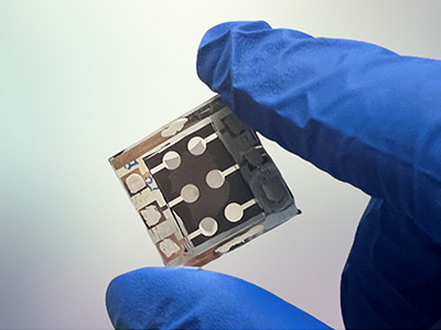 鈣鈦礦疊層電池技術(shù)最新進(jìn)展：效率突破與產(chǎn)業(yè)化加速雙輪驅(qū)動(dòng)